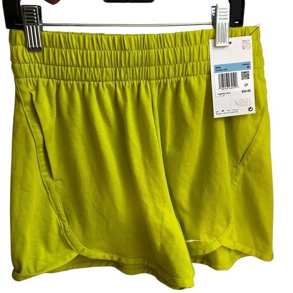 Nike Girls Training Shorts DX4965-308 Neon Green Size M NWT - Picture 3 of 7